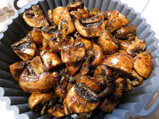 Champignons in der Heißluftfriteuse