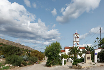 Griechenland - Kreta - Kaliviani - Kirche Saint Nicholas & Deiktakis Statue
