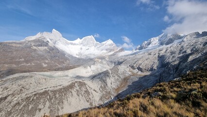 Obraz premium Panoramic View of Pisco Mountain with Glacier and Glacial Lake, Cordillera Blanca, Peru