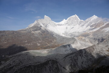 Obraz premium Panoramic View of Pisco Mountain with Glacier and Glacial Lake, Cordillera Blanca, Peru