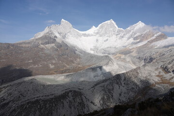 Obraz premium Panoramic View of Pisco Mountain with Glacier and Glacial Lake, Cordillera Blanca, Peru