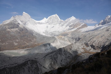 Fototapeta premium Panoramic View of Pisco Mountain with its glacier and glacial lake, Cordillera Blanca, Peru