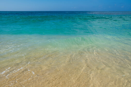 View of turquoise tropical waters of Oahu, Hawaii