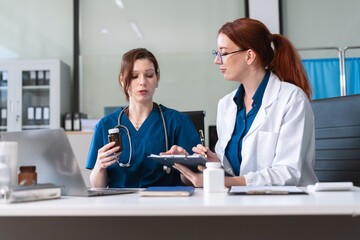 Medical students use labs to search for information for exam preparation..