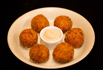 Starter of dumplings with sauce.