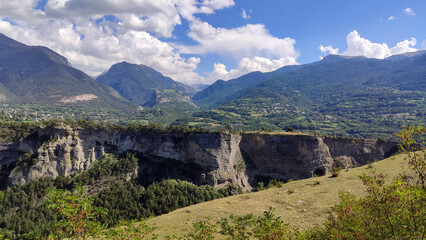 Falaises et cha&icirc;ne de montagne