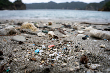 海岸に流れ着いたプラスチックゴミ　小笠原　東京都
