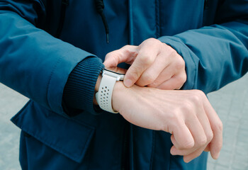 man activates the GPS tracker of his smartwatch