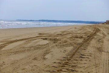 footprints in the sand なぎさドライブウェイ