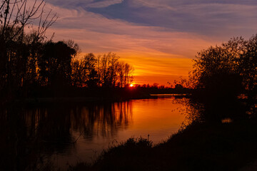 Obraz premium Sunset with reflections near Straubing, Danube, Straubing-Bogen, Bavaria, Germany