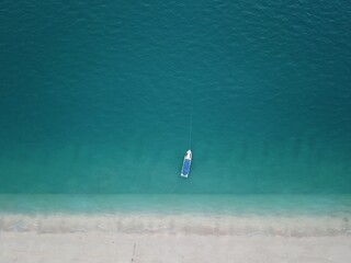 Naklejka premium ariell view od sandy beach and boat
