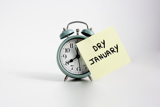Alarm Clock with Dry January Reminder. alarm clock with a sticky note labeled "Dry January," symbolizing alcohol-free resolutions, sobriety, and health-conscious lifestyle choices. Dry january concept