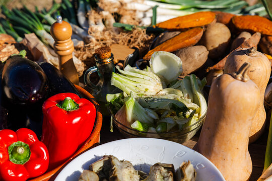 Preparing Traditional Calsots for Authentic Catalan Calsotada