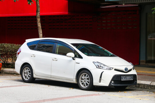 Toyota Prius V