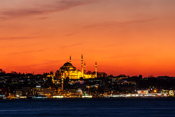 Image of the Suleymaniye Mosque in Istanbul at sunset.