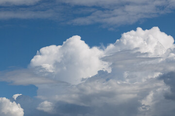 ciel chargé de gros nuage