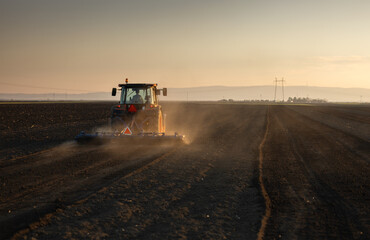 Fototapeta premium Tractor preparing the land for a new crop planting