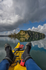 Relax in kayak davanti l'isola Martana