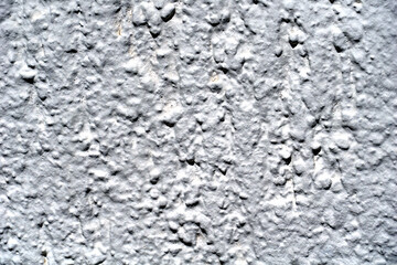 Wall surface on the facade with a thick layer of plaster