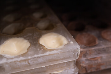 These chocolate candy molds are perfectly prepared for use, ideal for baking and confectionery projects. Perfect for those looking to make homemade chocolate treats with ease and creativity.