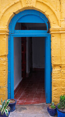 Blaue Tür in gelben Haus, Essaouira