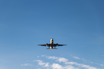 Commercial Airliner flying Overhead - Oregon, USA