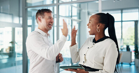 Obraz premium Business people, tablet and high five for success, teamwork and excited for achievement in office. Winning, partnership and hands together for support, project completion and celebrate sales target