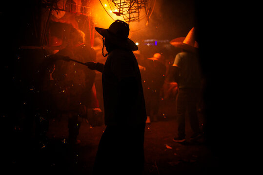 Quema de toritos en San Andr&eacute;s Cuexcontitl&aacute;n
