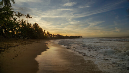 atardecer playa las galeras samana 