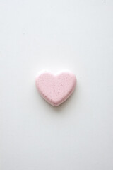 Obraz premium Soft pink heart on a clean white background showcasing simplicity and charm