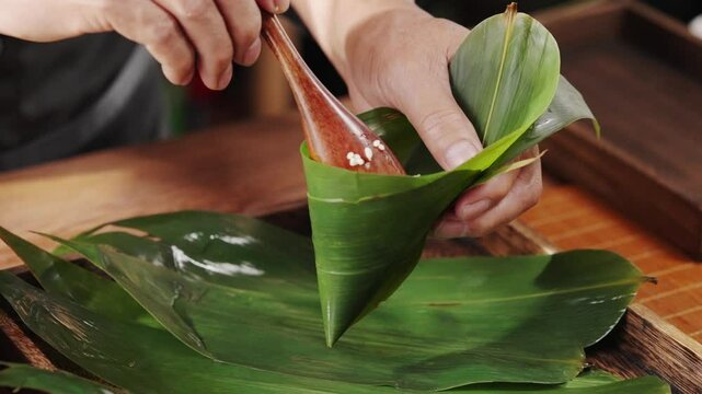 The process of making special Chinese rice dumplings