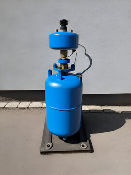 gas cylinder with monometer and gearbox