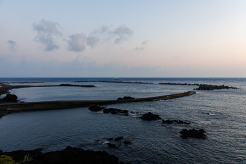 夜明けの底土港と底土海水浴場の日の出。
東京都伊豆諸島八丈島-2025年
