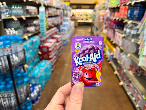Single pack of Kool-Aid drink mix in grape flavor.