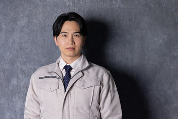 Fototapeta premium 作業着を着た男性 
