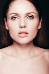 Naklejka premium Fashion beauty portrait of young smiling brunette woman with natural makeup and perfect clean skin. Pure model with posing in studio