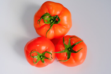 白背景で撮影したトマト