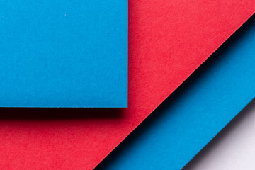 重なる赤色と青色の背景