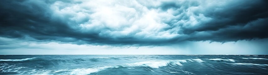 Obraz premium Dark ominous clouds hang above a turbulent ocean surface