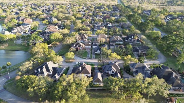 Lakeside mansion houses with pool in upscale gated residential neighborhood along North Eldridge Parkway in northwestern Harris County, Houston, expensive suburban single-family homes, cul-de-sac