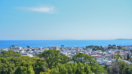 Obraz premium 小田原城天守閣から伊豆大島方面駿河湾の眺め 神奈川県小田原市