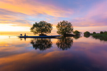 The way of life of fishermen in  The Le Noi at Ban Pak Pra (Pak Pra village), an important lake in Phatthalung Province, including boat trips to take tourists to see the scenery