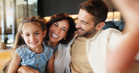 Obraz premium Parents, girl and portrait with selfie in home for social media post, bonding together and happy relationship. Family, people or photography for profile picture update, memory or connection with love