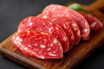 Obraz premium macro shot focusing on the marbling of a slice of salami