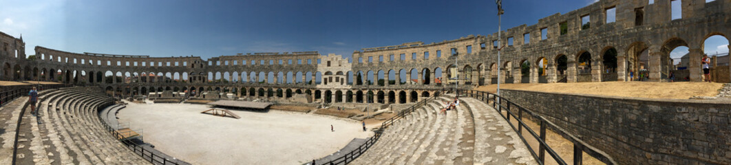 Naklejka premium Pula Arena Curved Arches