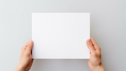 Obraz premium Hand holding blank paper on white background