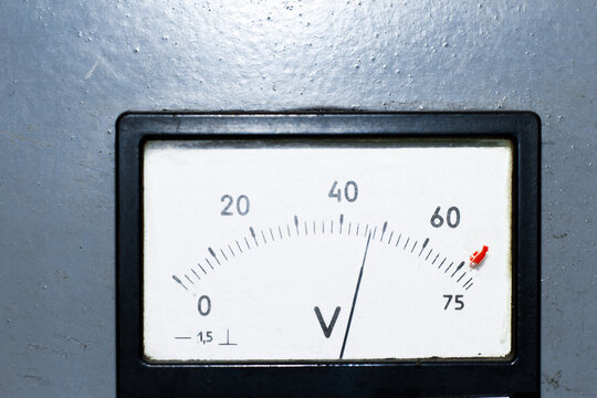 Vintage analog voltmete