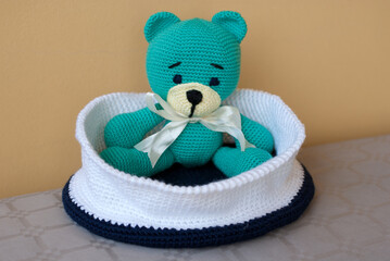 pupazetti di pulcini fatti con tecnica amigurumi