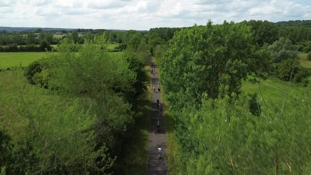 Sortie v&eacute;lo en famille sur une piste cyclable