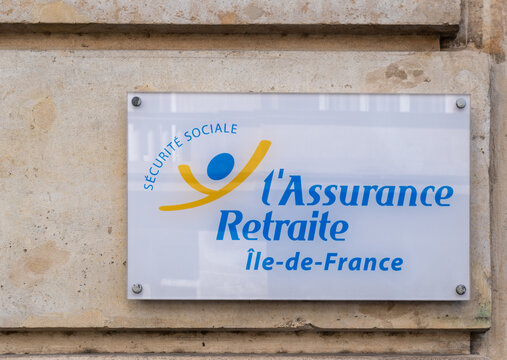 Plaque &agrave; l'entr&eacute;e des bureaux de l'Assurance Retraite, Paris, France
